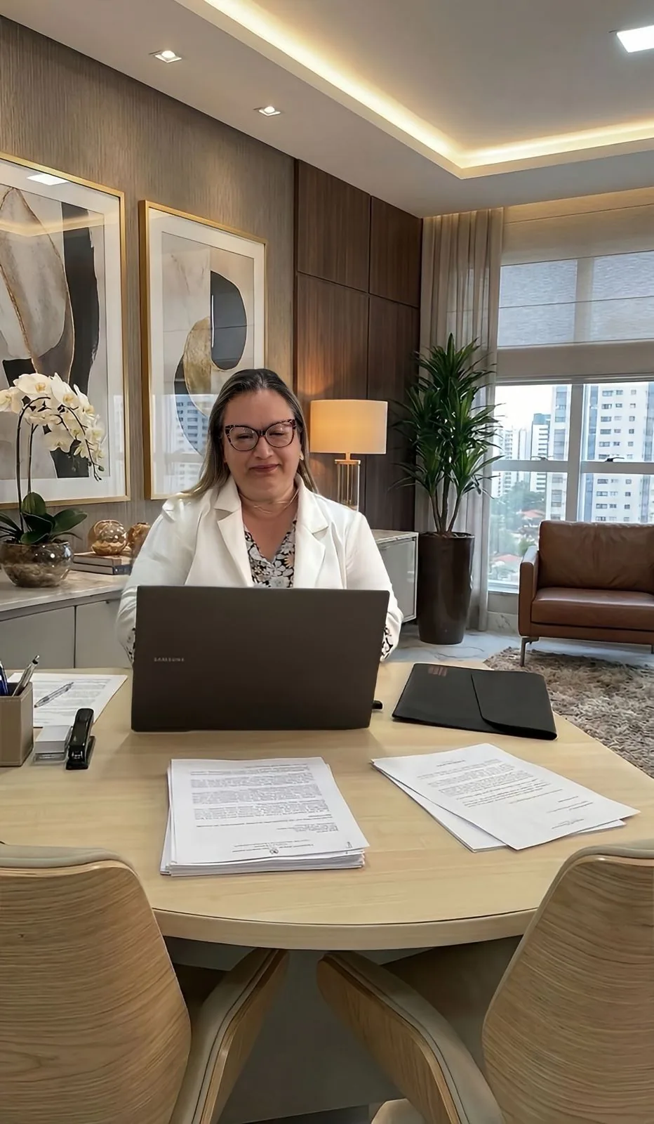 Dra. Débora, WD NeuroClínica Integrada, Asa Norte/DF Dra. Débora, da equipe da WD NeuroClínica Integrada, em atendimento no consultório na Asa Norte, Brasília/DF
